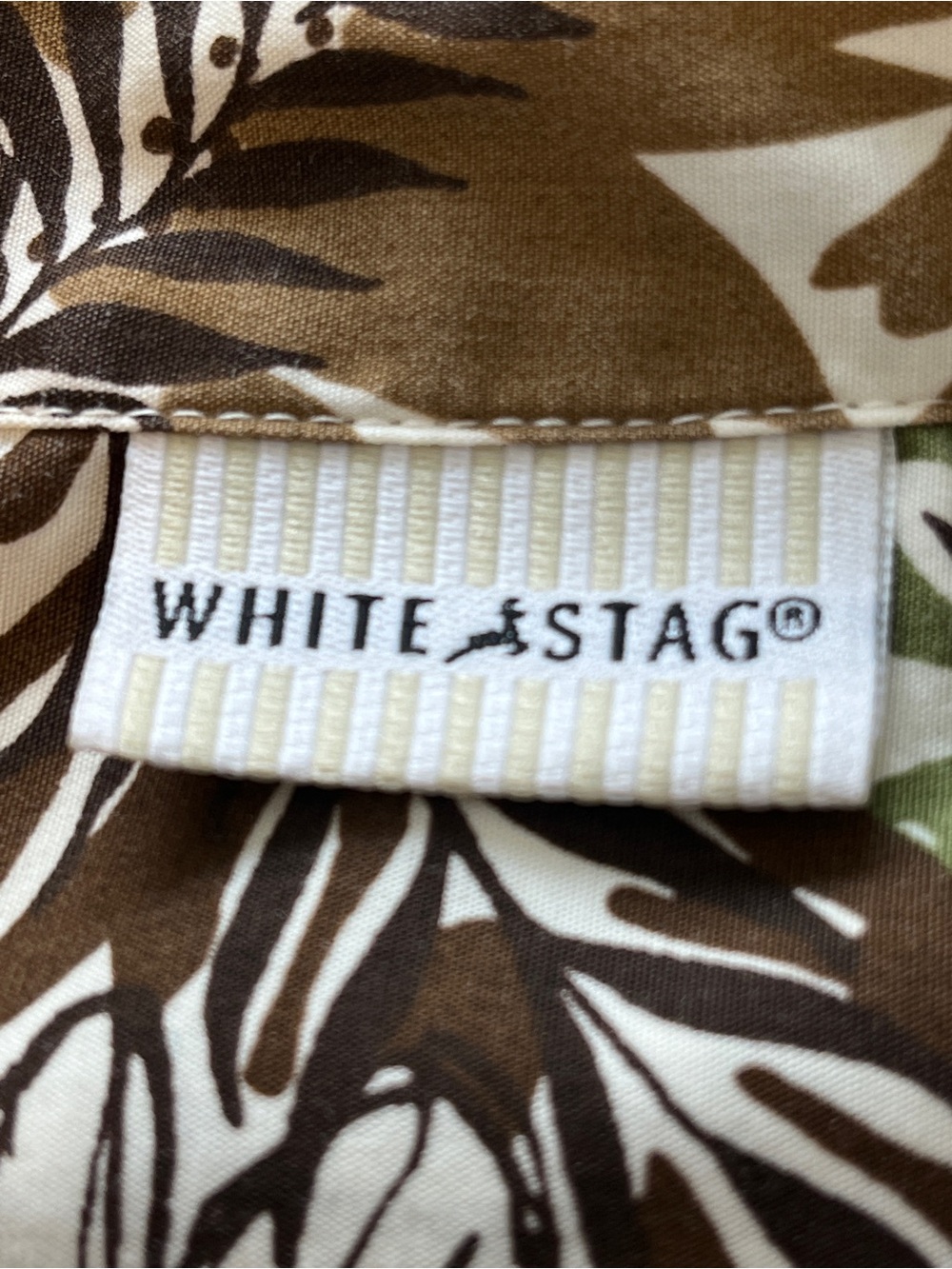 White Stag Sleeveless Floral Button-Front Top in White, Brown,Olive size M(8-10) - Picture 3 of 8